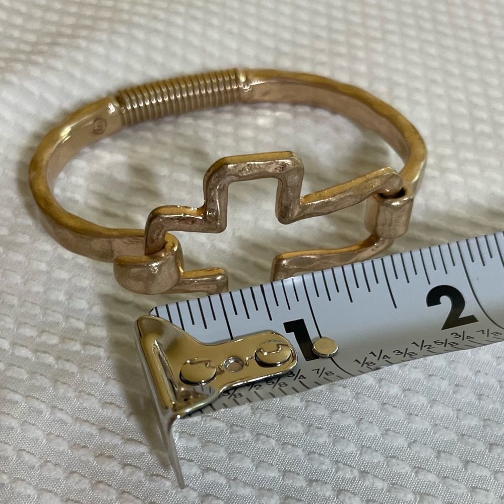 Source Unknown Gold Cross Bracelet - Picture 5 of 5